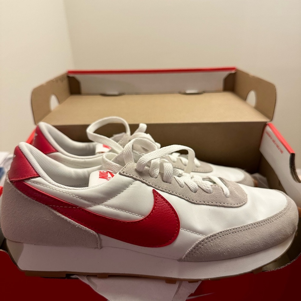 Nike women’s daybreak